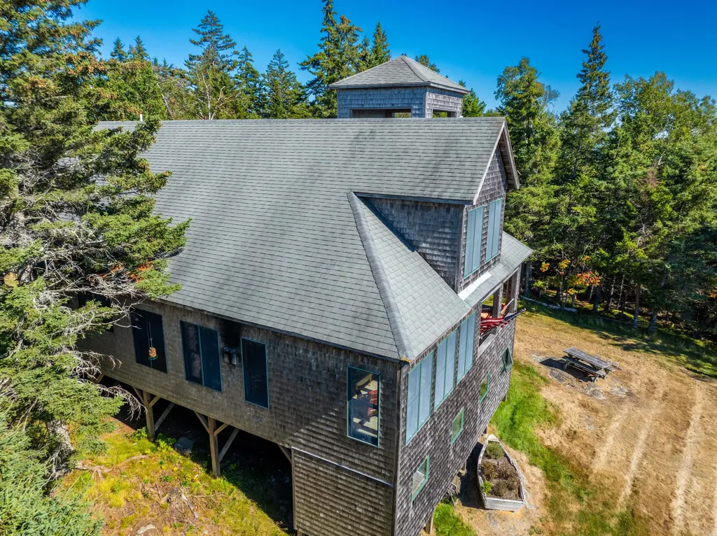 25 Hotel Cove Road Harrington ME 04643