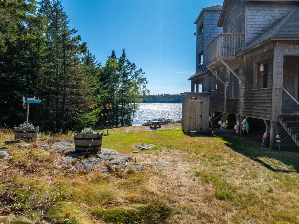 25 Hotel Cove Road Harrington ME 04643