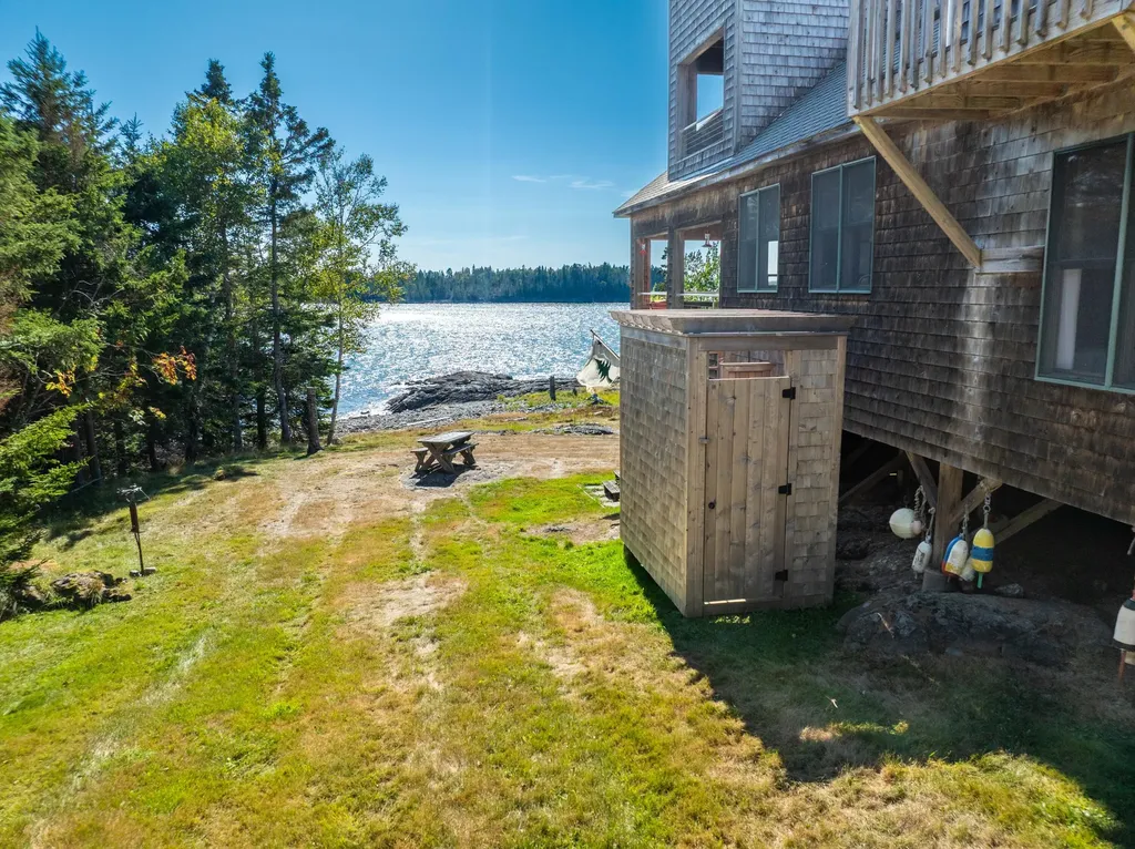 25 Hotel Cove Road Harrington ME 04643