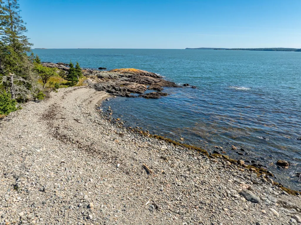25 Hotel Cove Road Harrington ME 04643