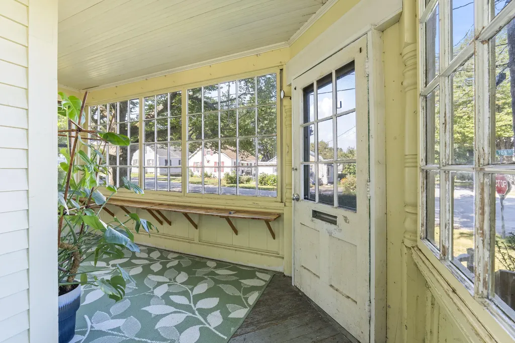 61 Tenth Street Auburn ME 04210