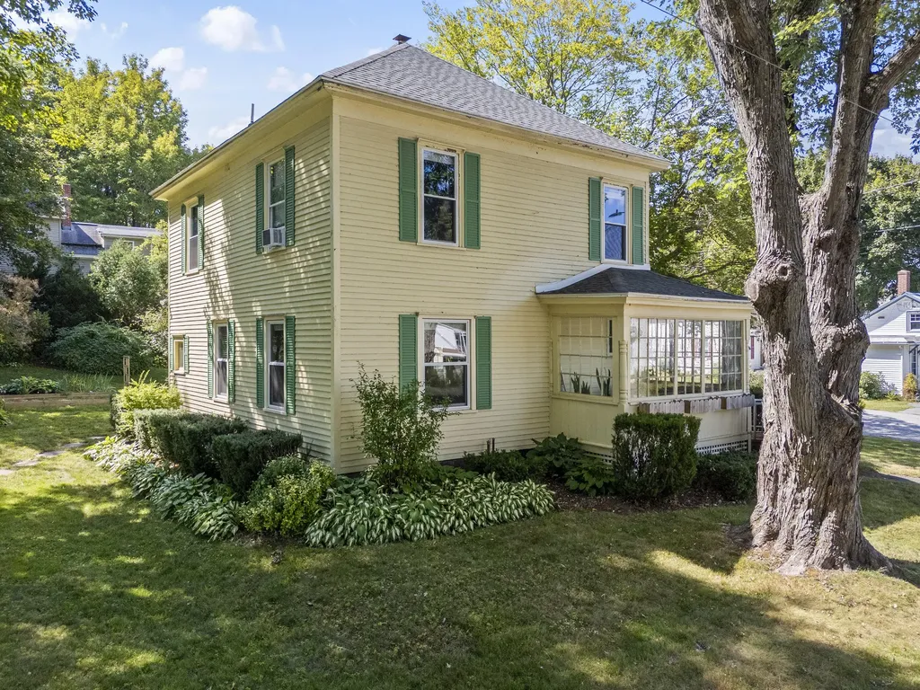 61 Tenth Street Auburn ME 04210