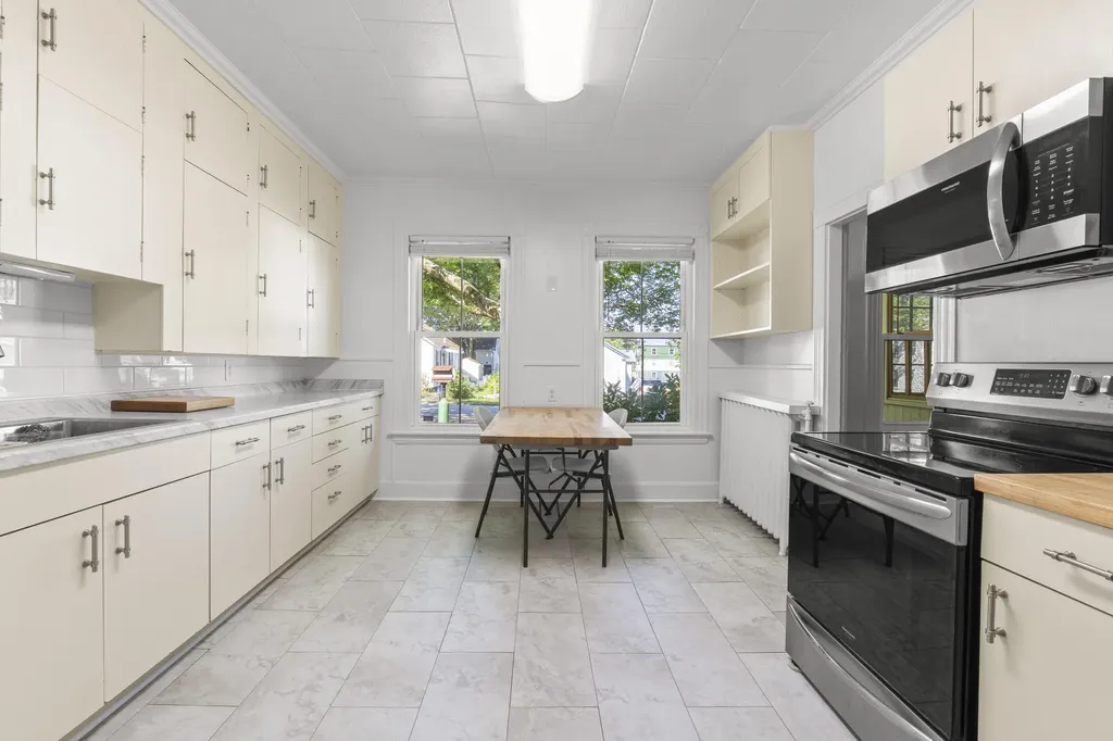 61 Tenth Street Auburn ME 04210