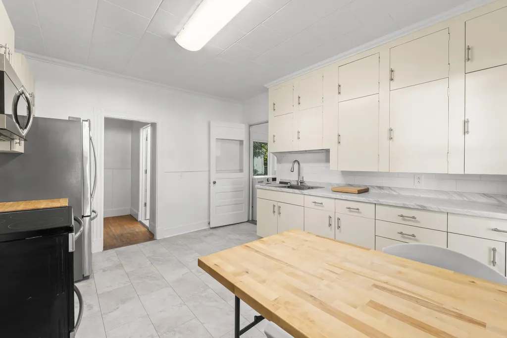 61 Tenth Street Auburn ME 04210