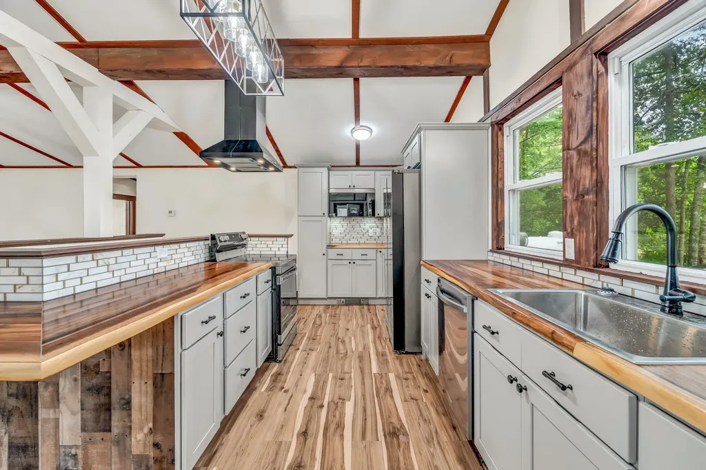 12 Rowell Road Hampden ME 04444