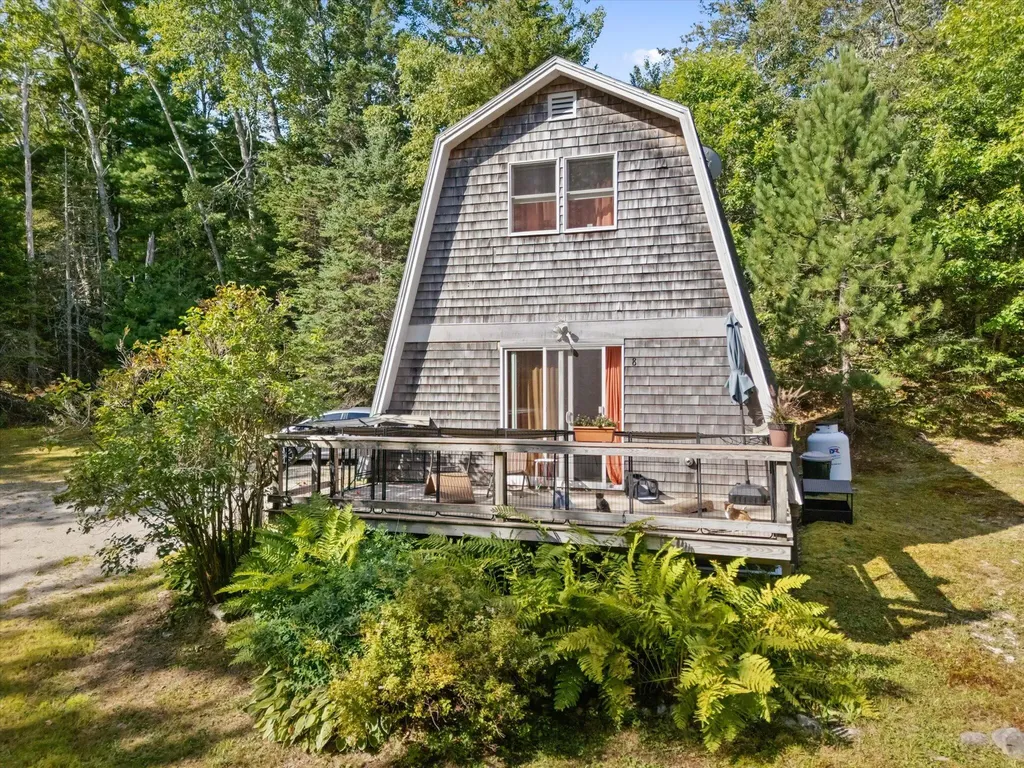 8 Maslow Square Blue Hill ME 04614