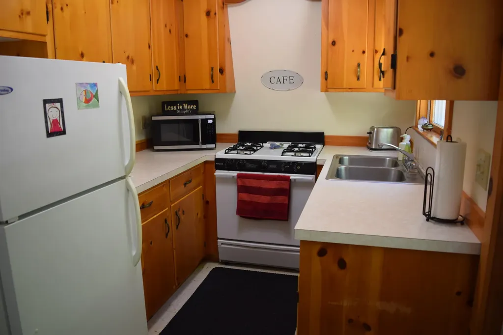 8 Maslow Square Blue Hill ME 04614