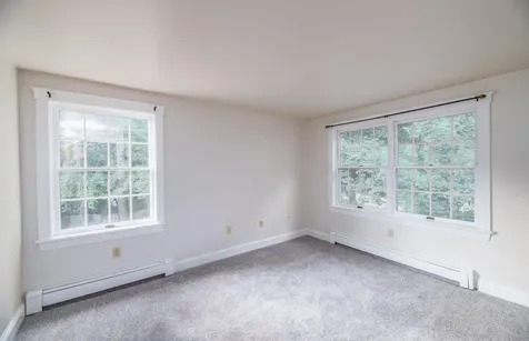 31 Oakwood Drive Hallowell ME 04347
