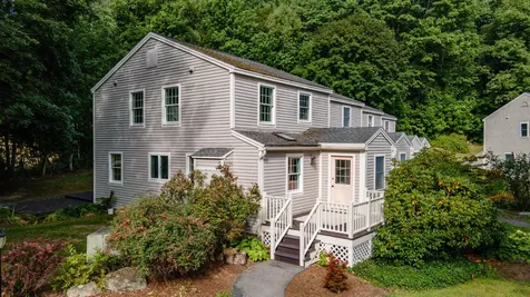 31 Oakwood Drive Hallowell ME 04347