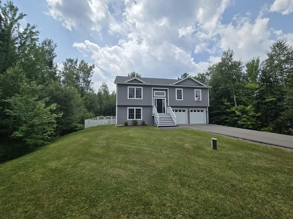 25 Rae Way Hampden ME 04444