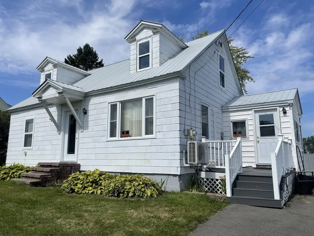 13 Vernon Street Limestone ME 04750