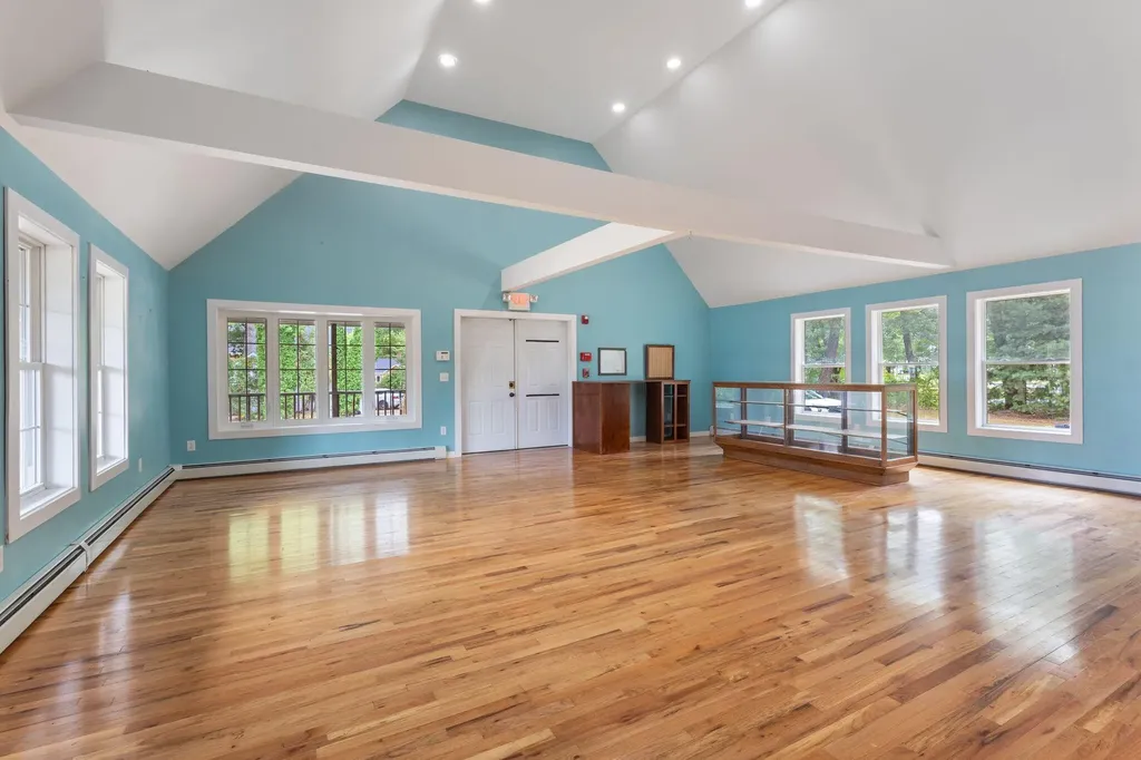 204 Gray Road Cumberland ME 04021