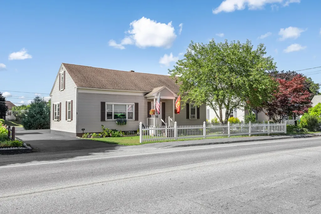 8 Townsend Road Augusta ME 04330