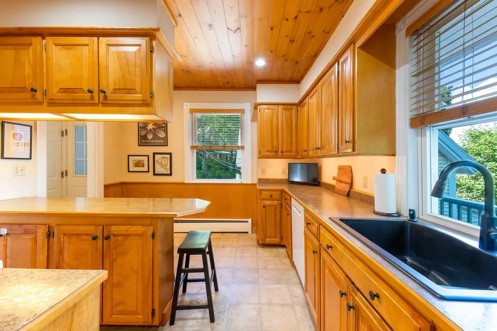 81 Highland Avenue Auburn ME 04210