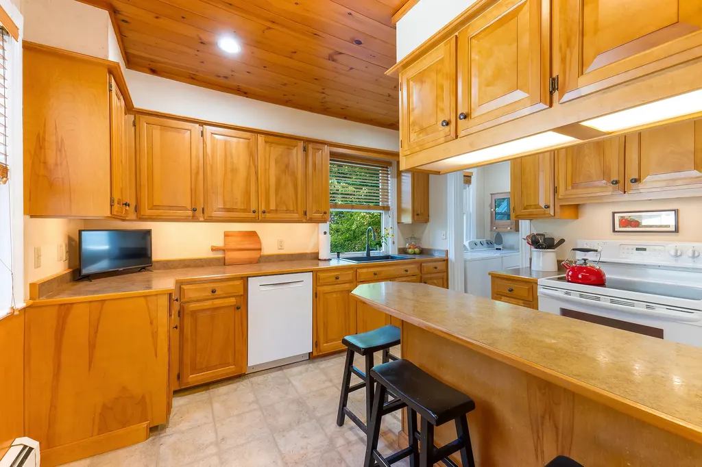 81 Highland Avenue Auburn ME 04210