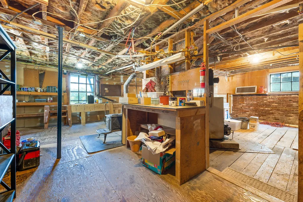81 Highland Avenue Auburn ME 04210