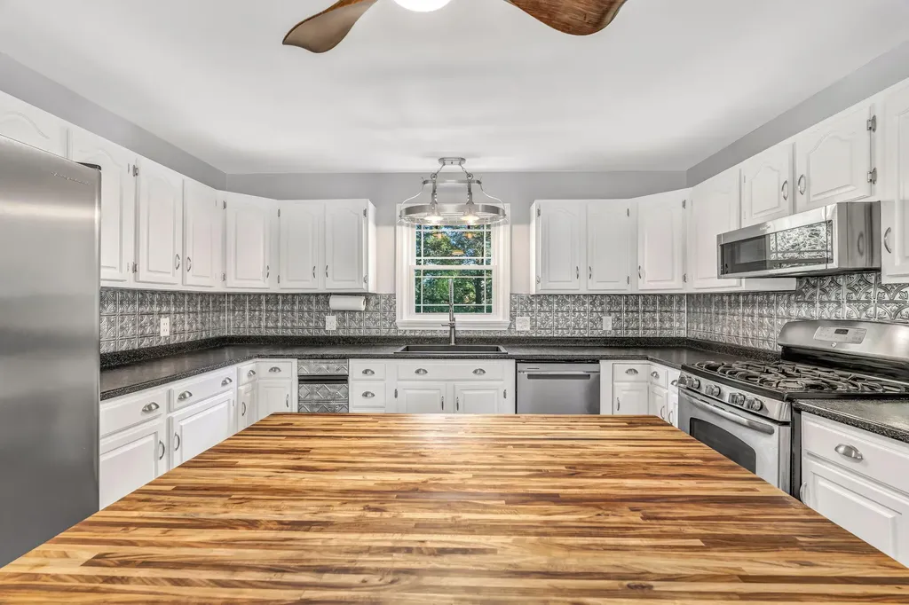 212 Vickery Road Auburn ME 04210