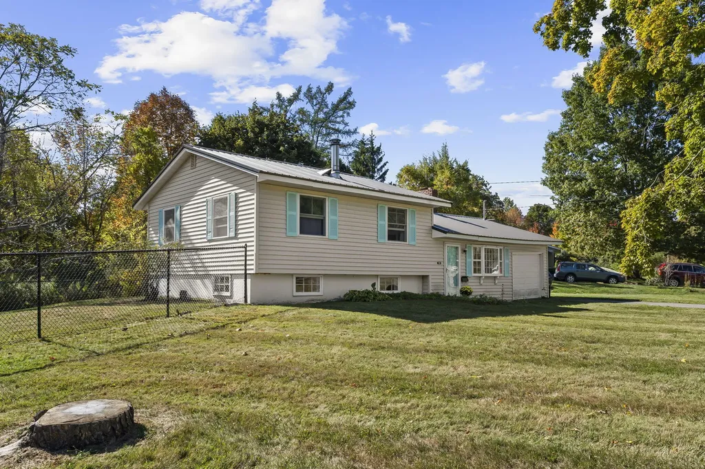 22 Mainewood Avenue Orono ME 04473