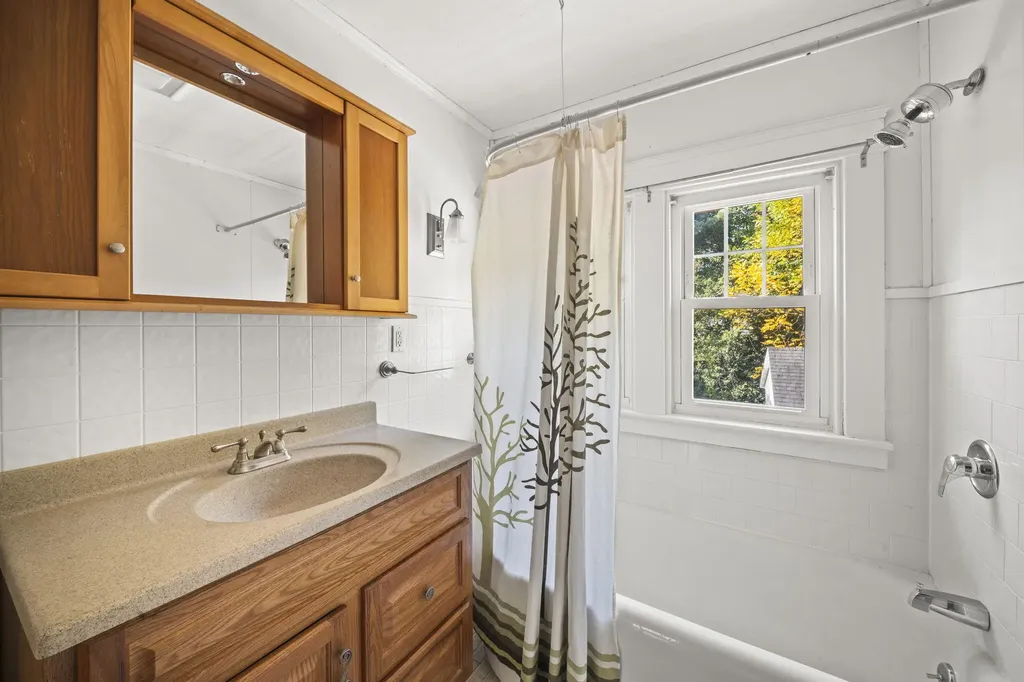77 Bennoch Road Orono ME 04473