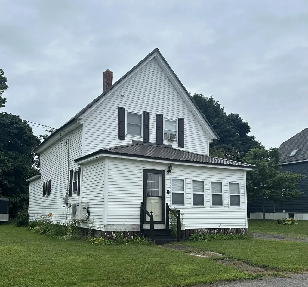 9 Maple Street East Millinocket ME 04430