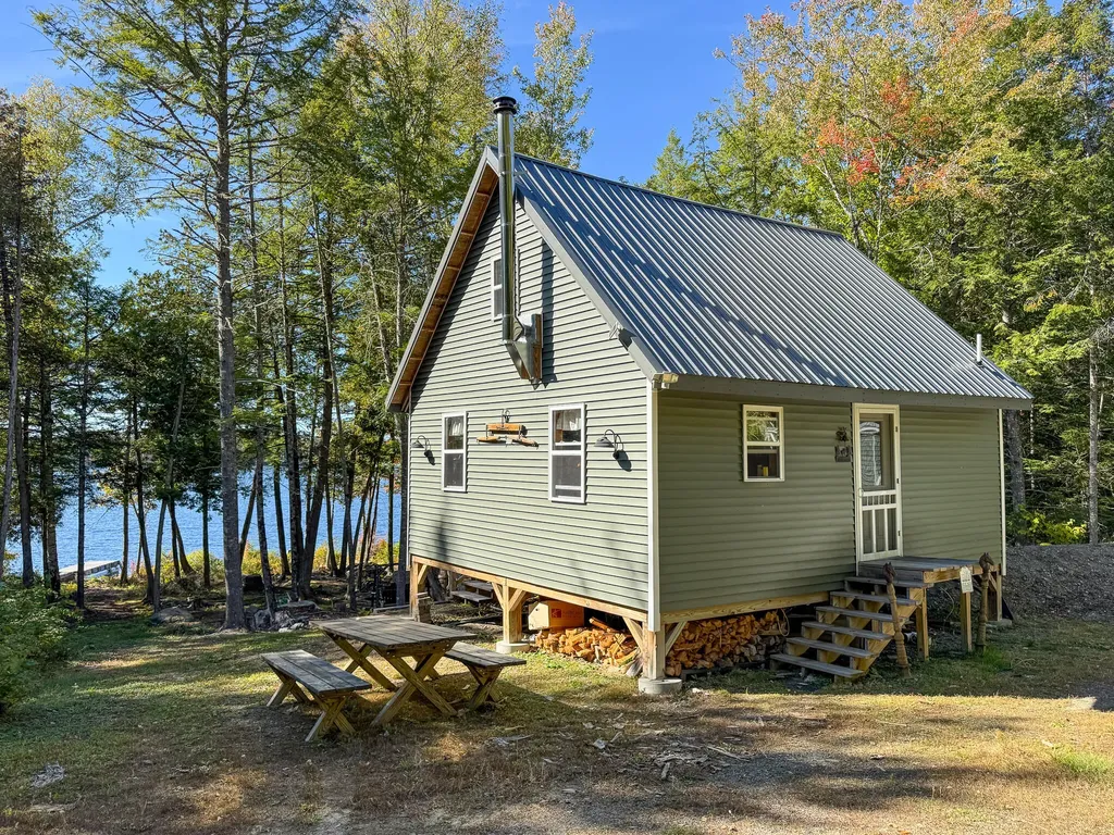 10 Crooked Pond Road Lincoln ME 04457