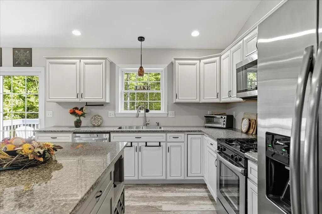 137 Aa Landing Road Glenburn ME 04401