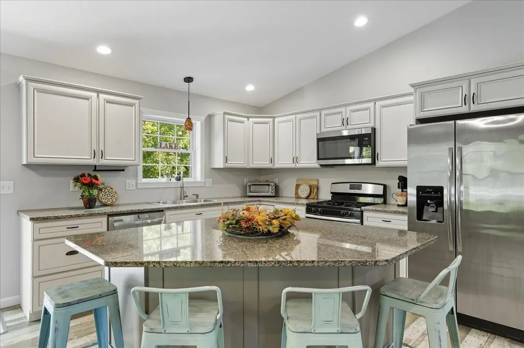 137 Aa Landing Road Glenburn ME 04401