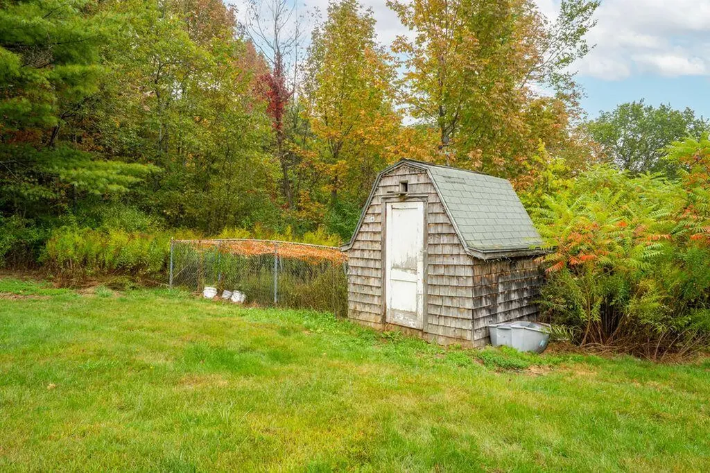 29 Mudget Hill Road Vassalboro ME 04989