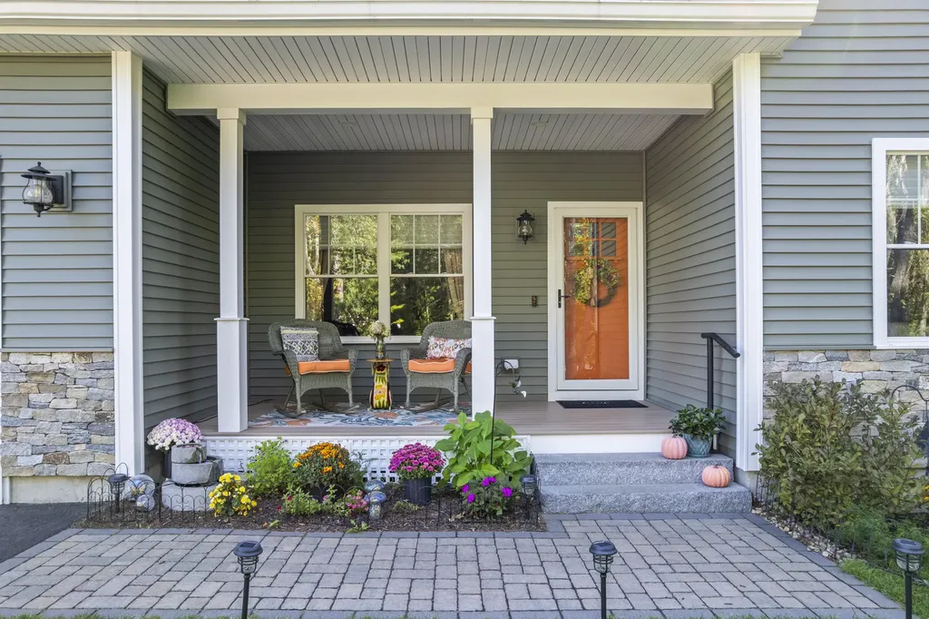 55 Somerset Place Topsham ME 04086