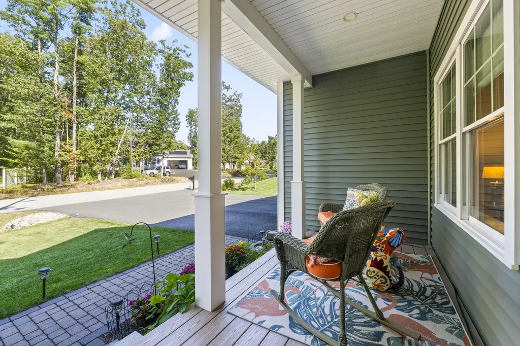 55 Somerset Place Topsham ME 04086
