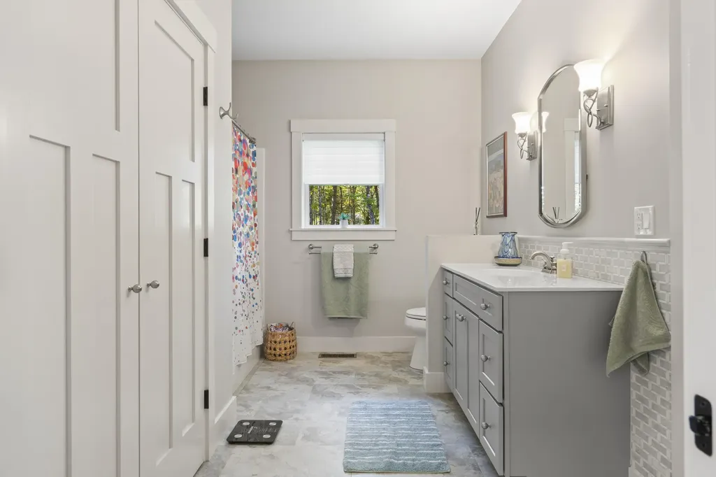55 Somerset Place Topsham ME 04086