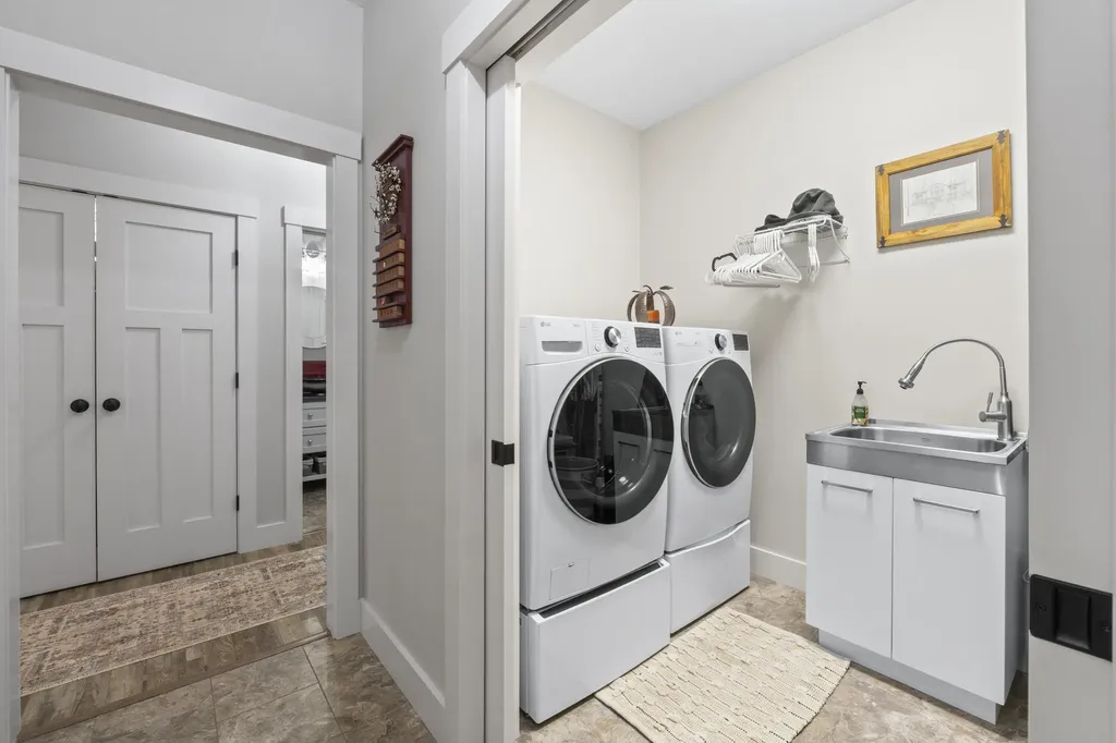 55 Somerset Place Topsham ME 04086