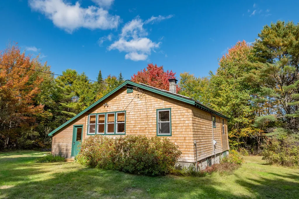 4551 Bennoch Road Alton ME 04468