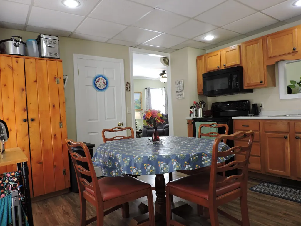 17 Baker Street Clinton ME 04927