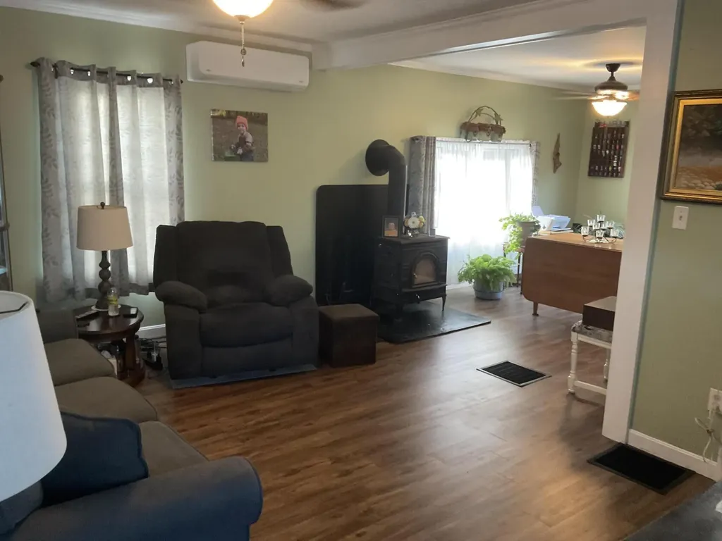 17 Baker Street Clinton ME 04927