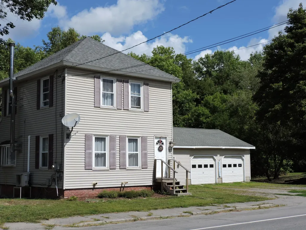 17 Baker Street Clinton ME 04927