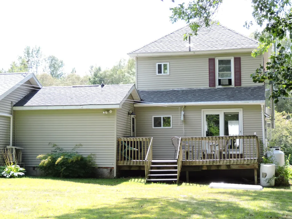 17 Baker Street Clinton ME 04927