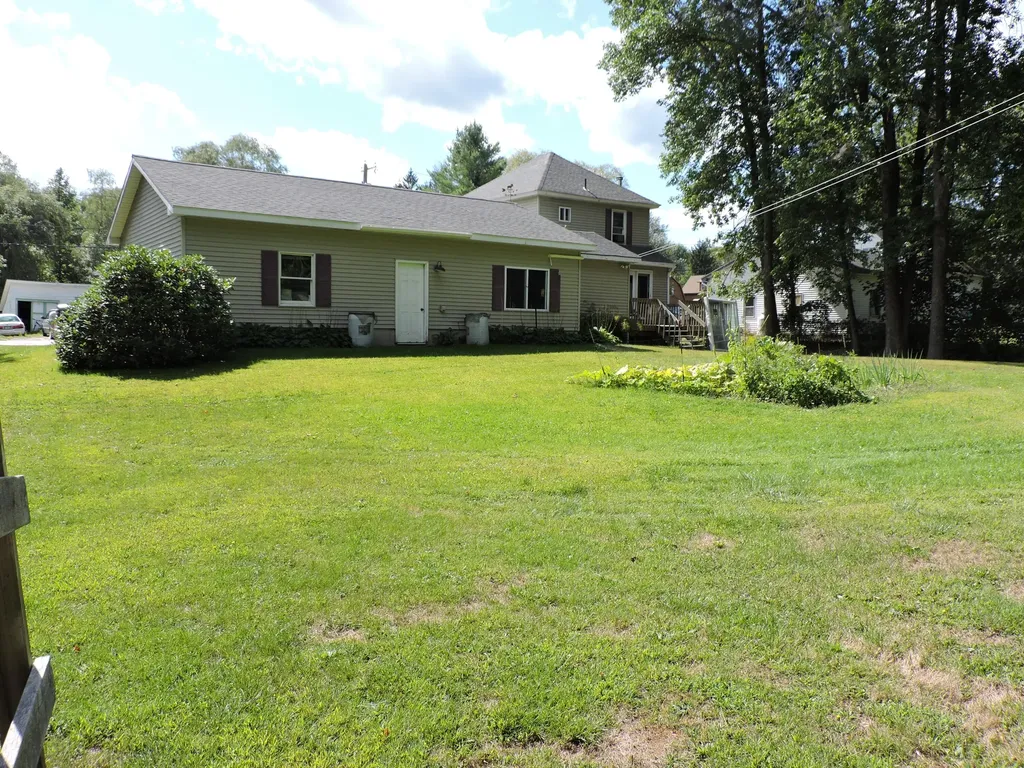 17 Baker Street Clinton ME 04927