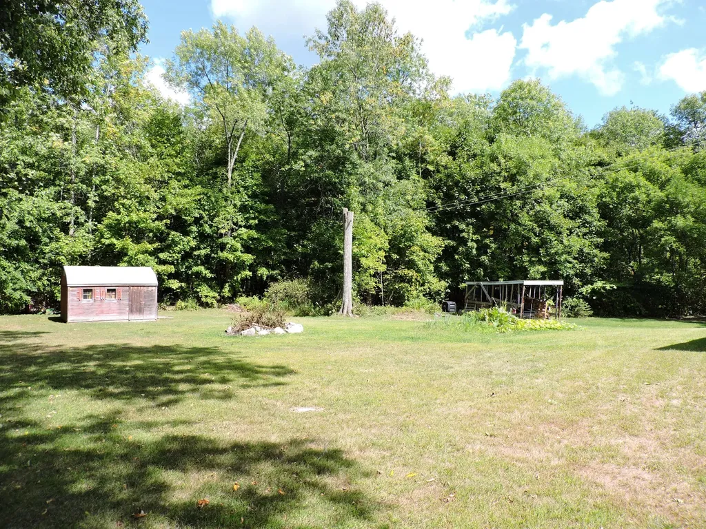 17 Baker Street Clinton ME 04927