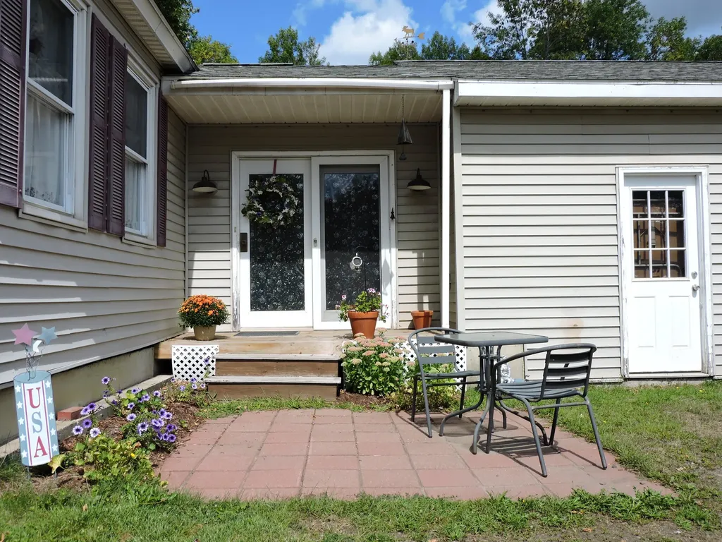17 Baker Street Clinton ME 04927