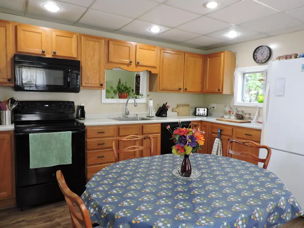 17 Baker Street Clinton ME 04927