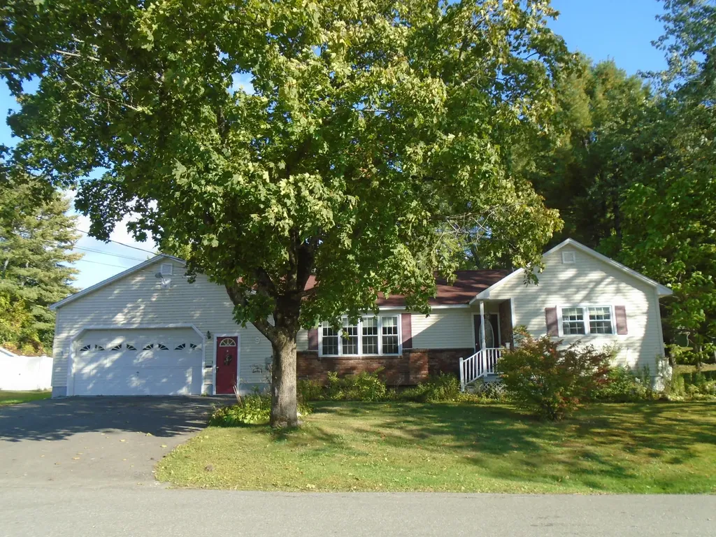 9 Dennis Street Skowhegan ME 04976