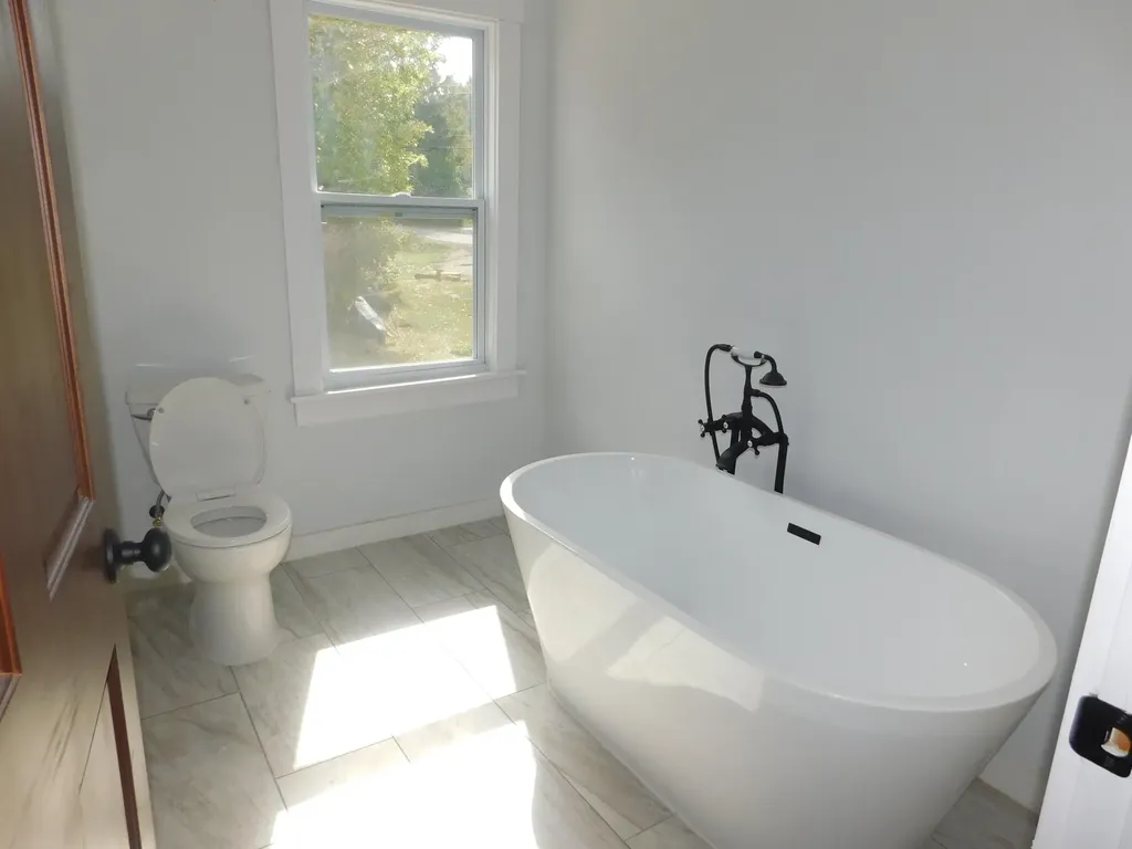 15 Main Road Eddington ME 04428