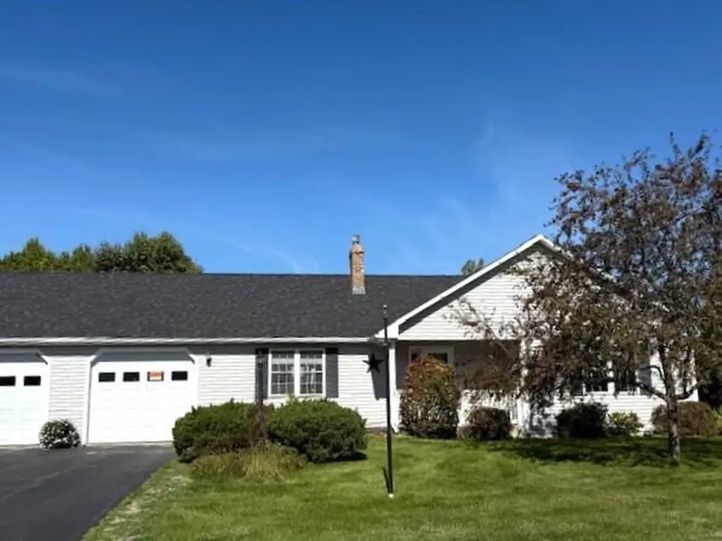 21 Cardinal Way Winslow ME 04901