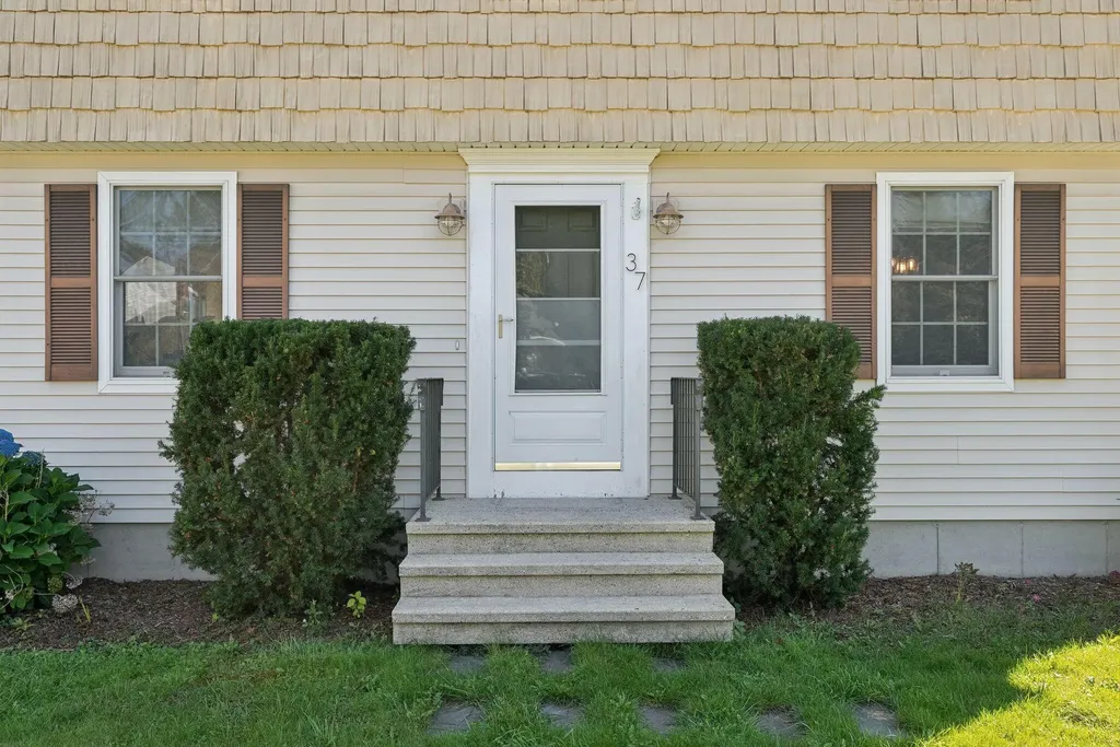 37 Felicia Lane Portland ME 04103