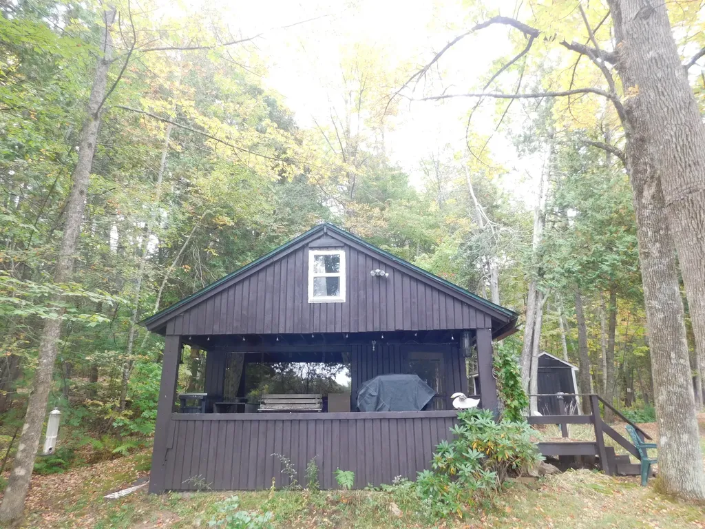 31 Swan Lane Dexter ME 04930