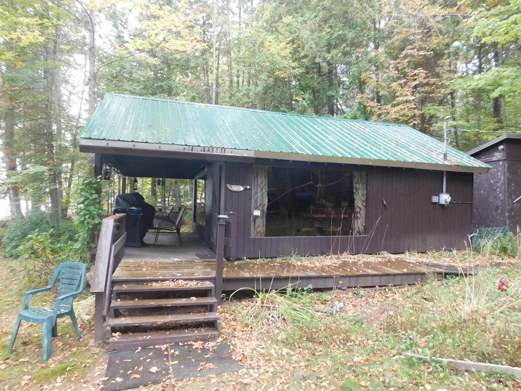 31 Swan Lane Dexter ME 04930