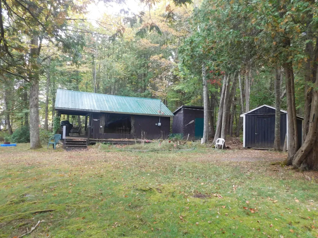 31 Swan Lane Dexter ME 04930