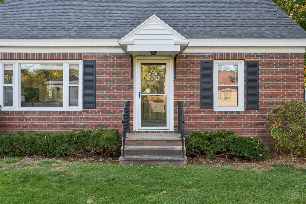 31 Whipple Street Winslow ME 04901
