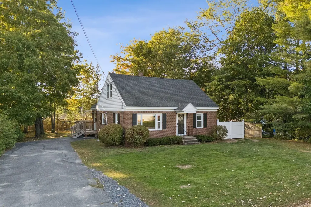 31 Whipple Street Winslow ME 04901
